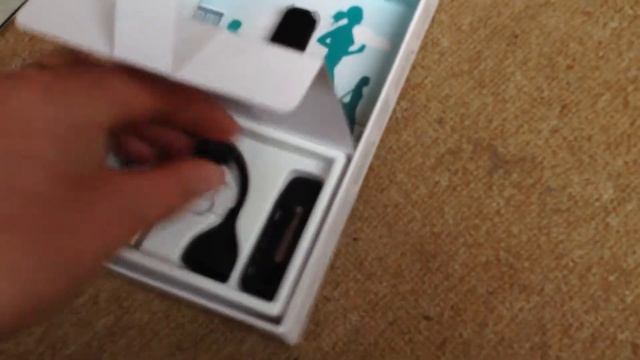 Unboxing Fitbit One in HD und auf Deutsch смотреть онлайн