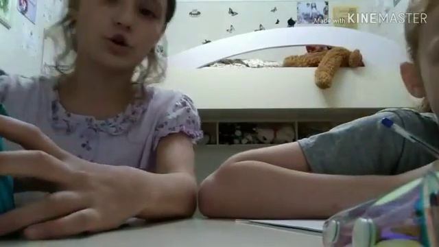 Как мы делаем уроки!!!❤❤❤ завтра новое видео монтировала Виталина моя сестра сама она захотела смотреть онлайн