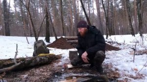 БРОСИЛ ВСЕ И УШЕЛ ЖИТЬ В ЗЕМЛЯНКУ.