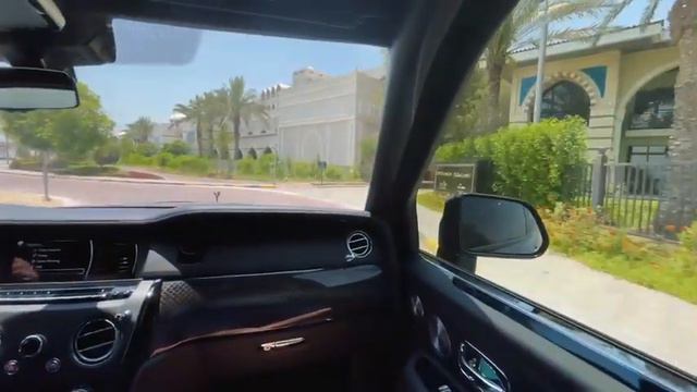 Rolls-Royce Cullinan Black Badge смотреть онлайн