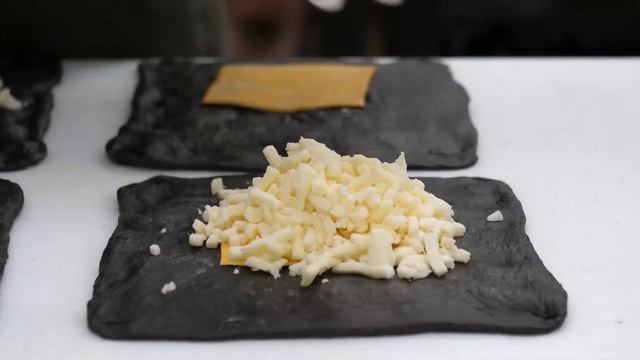 Мастер корейской выпечки, Сырный Хлеб с Чернилами Кальмара Корейская Уличная еда смотреть онлайн