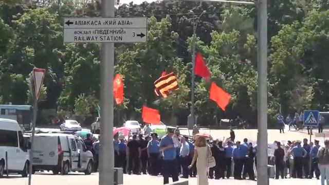 Хунту долой! Харьков встретил участников Круглого стола Яценюка Авакова Кучму Кравчука Дещицу смотреть онлайн