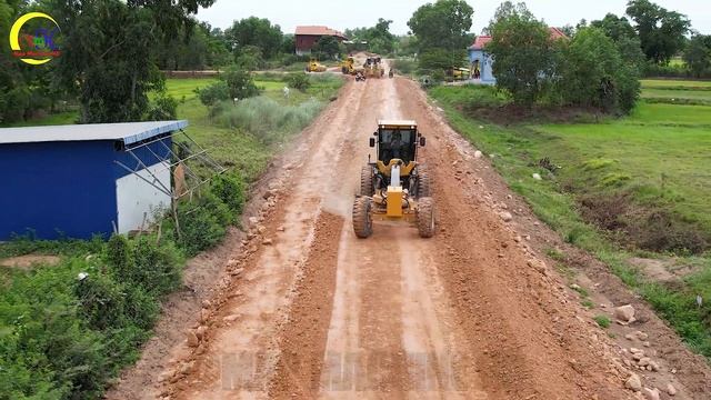 Unique Activities of SANY, SDLG Motor Grader Pushing Gravel And Team Road Roller To Build A New Roa смотреть онлайн