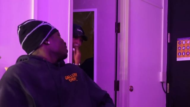 Living In College Dorms For 48 Hours! смотреть онлайн