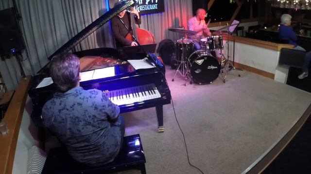 Manuel Valera Trio -- Footprints смотреть онлайн