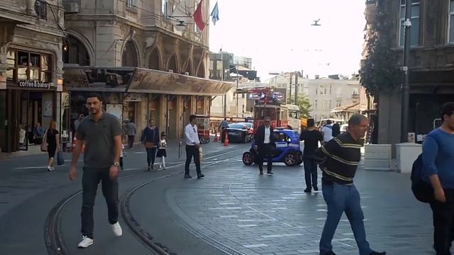 İSTANBUL-BEYOĞLU-İSTİKLAL Cad. TÜNEL Meydanı - Eylül-2018 смотреть онлайн