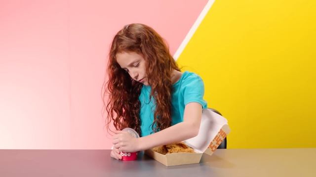 Kids Try Jollibee For The First Time! (YumBurger, ChickenJoy and More!) | Kids REACT смотреть онлайн