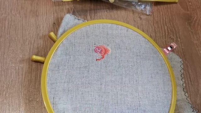 Что со мной едет в отпуск. Вышивки больше чем еды. ??? #вышивка_крестом #вышивка_на_пластике смотреть онлайн