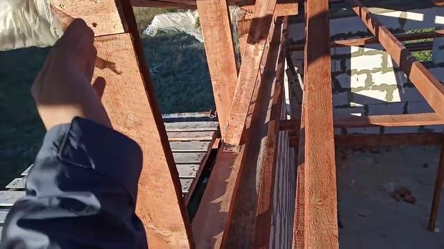 Простой и надежный способ монтажа каркаса скатной деревянной крыши смотреть онлайн