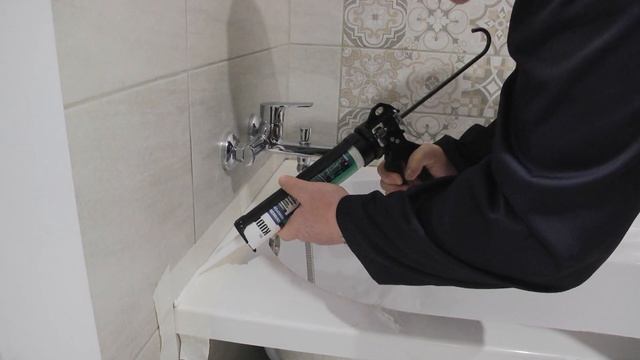 Как наносить герметик в ванной | Правильное использование силиконового герметика смотреть онлайн