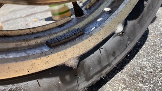 Front tire leaking air. Slow leak. 1994 Honda Magna VF750C смотреть онлайн