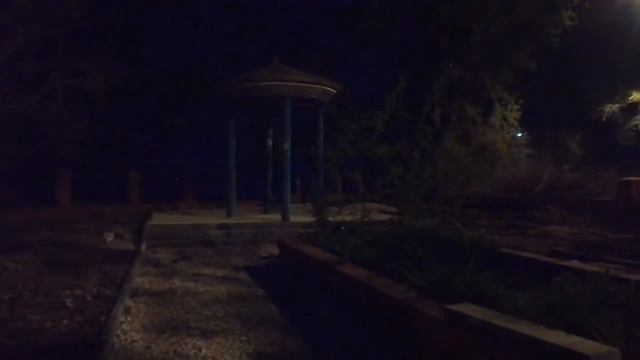 Энгельс.Реконструкция сквера им.В.М.Павлова возле поликлиники №1 на Ул.Маяковского идёт полным ходо смотреть онлайн