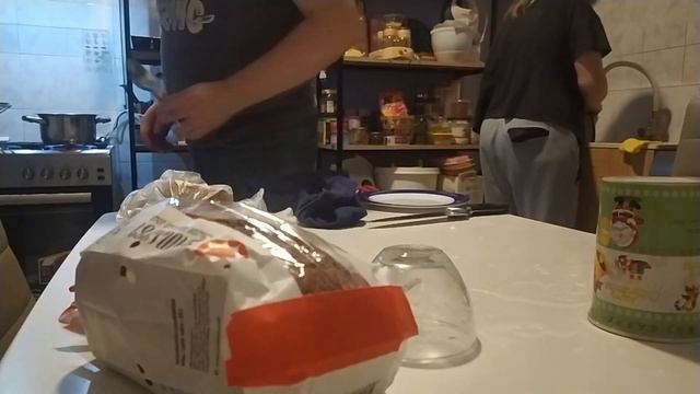 Галушенции отправляются в суп | Galooshes Goes To Soup.