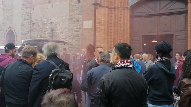 Gli Acdc e i fumogeni granata per l'addio a Nicola Carmazzi смотреть онлайн