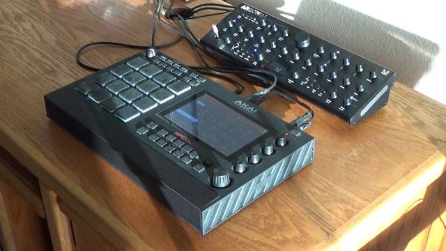 Modal Argon 8M - Akai MPC LIVE II смотреть онлайн