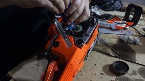 Как устранить течь масла на бензопиле. Очень подробный гайд.