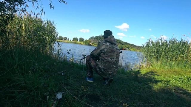 Тут много карпа. Рыбалка с ночёвкой на карпа. Хороший клёв на снасть флэт фидер смотреть онлайн