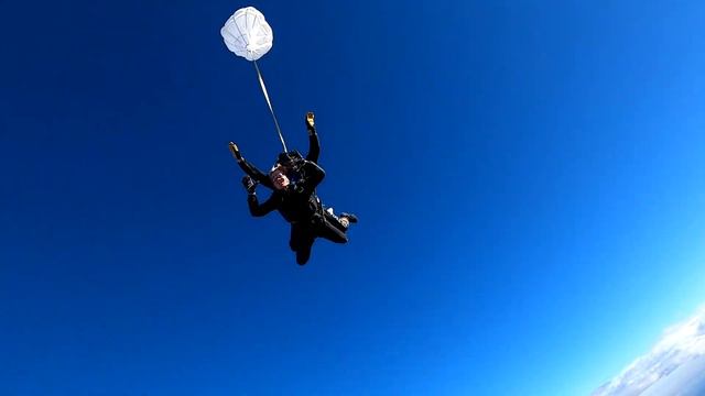 Tandem skydive for Peter's 18th birthday смотреть онлайн