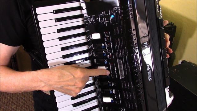 Roland Accordion, How To Play Shuffle Rhythm, I Hear You Knocking смотреть онлайн