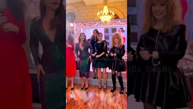 Нереально красивая Алла на дне рождения Иды Достман смотреть онлайн