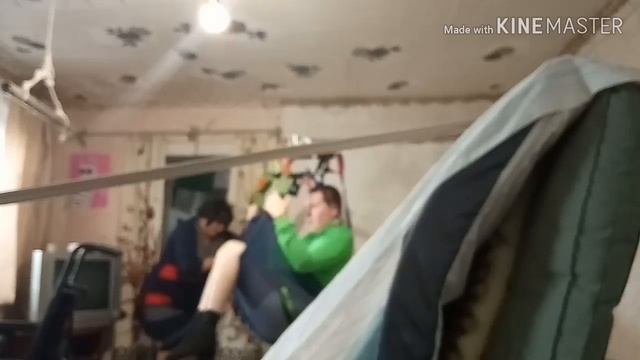 С кровати на коляску ( читайте описание ?) смотреть онлайн