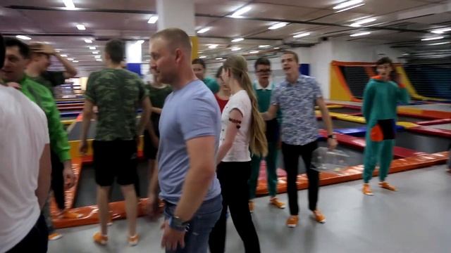 Корпоратив в батутном парке “Небо” ТЦ Капитолий смотреть онлайн