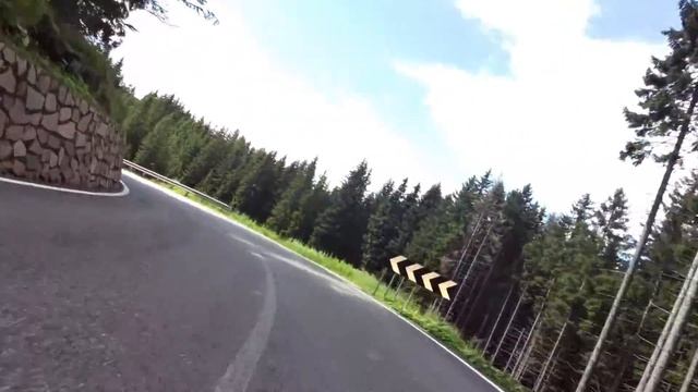 Passo Pramadiccio en Passo Lavazè van Stava naar Bichabruck Honda Varadero XL 1000 (2016) смотреть онлайн