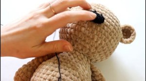 Мастер-класс плюшевый Мишка вязаный крючком. Видео МК, описание. Часть 2 - оформление мишки.