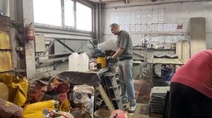 Расформовка фасадной и цокольной плитки, залитой по технологии Мрамор из бетона