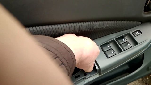 Снятие карты передней двери на Ниссан Альмера Классик