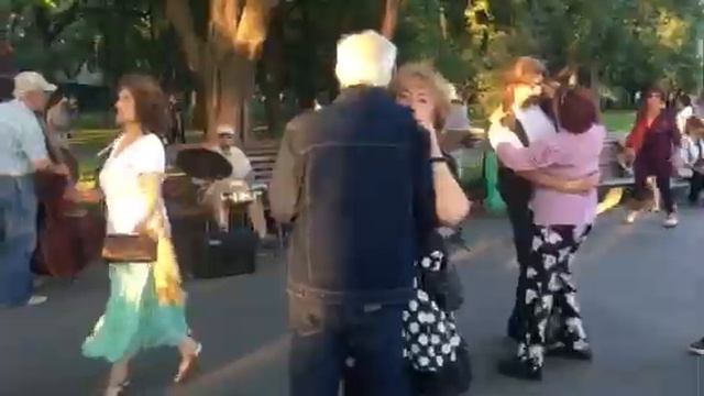 СИРЕНЕВЫЙ ТУМАН/ ТАНЦЫ В САДУ ШЕВЧЕНКО/ХАРЬКОВ/АВГУСТ 2020 смотреть онлайн