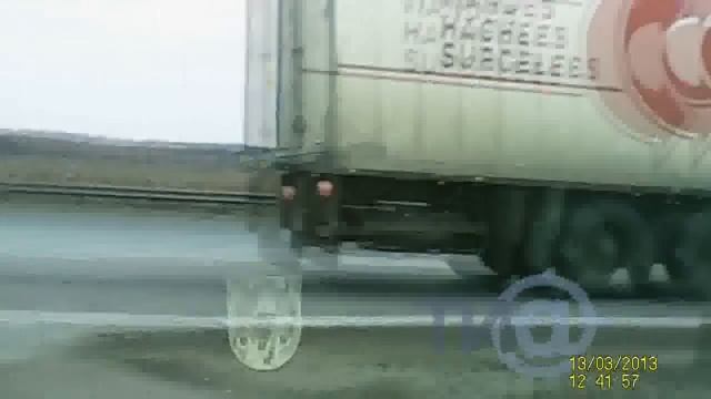 Пьяный не уступил дорогу фуре смотреть онлайн