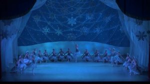 П.Чайковский  "Вальс снежинок" Щелкунчик" _ 
автор видео: Пермский театр оперы и балета