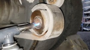 Renault Premium DXI, установка "правильной" рессоры, амортизаторов и сайлентблоков полурессоры.