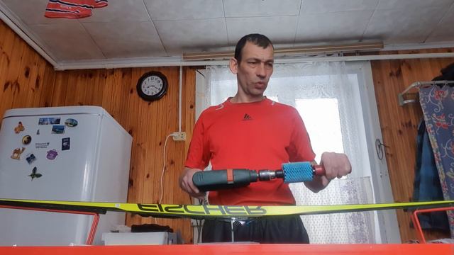 Нанесение порошка Фэста-Спорт на скользящую поверхность, подготовленную парафином. Часть 1. смотреть онлайн