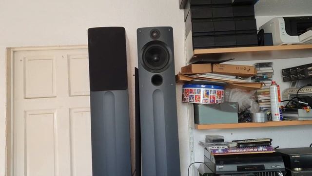 Given working Bush Jog Proof Personal CD Player & Philips Mini Audio System FW-C355/22 смотреть онлайн