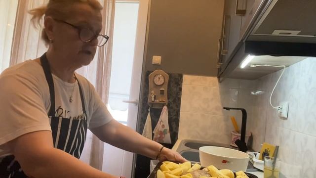 Стейки ? с картошкой В духовке по Греческий?очень вкусно готовте????? смотреть онлайн