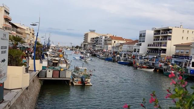 Франция. Средиземное море. Курортный городок Palavas-les-Flotes. смотреть онлайн