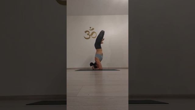 Ширшасана и вариации.