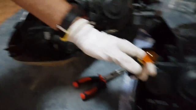 Remplacement d'un phare ternis sur une Clio 3 phase 2 смотреть онлайн