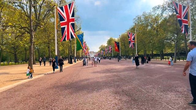 Walk from Trafalgar Square to Buckingham Palace | Walking tour London 2023. 4K. смотреть онлайн