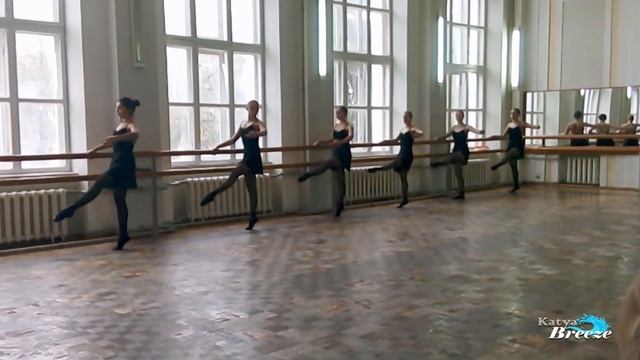Урок классического танца - Адажио (у станка) смотреть онлайн