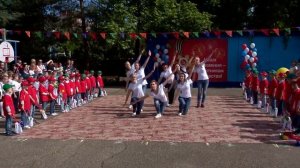 Спортивный танец с мамами "ЕСЛИ ОЧЕНЬ ЗАХОТЕТЬ-можно в космос полететь"