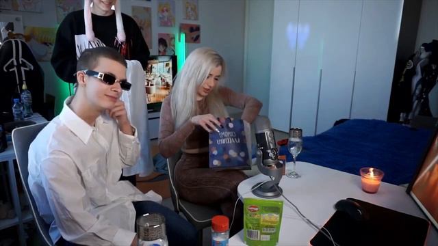 Иван Золо сделал подарок девушке😂😆) смотреть онлайн