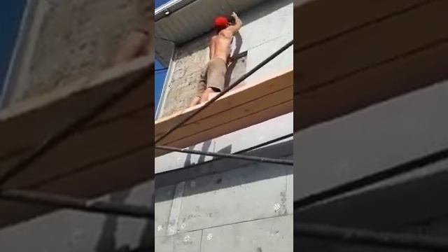 Дураки и дороги, экструдированный пенопласт приклеен на фасады дома, гребёнка ничего не держит смотреть онлайн