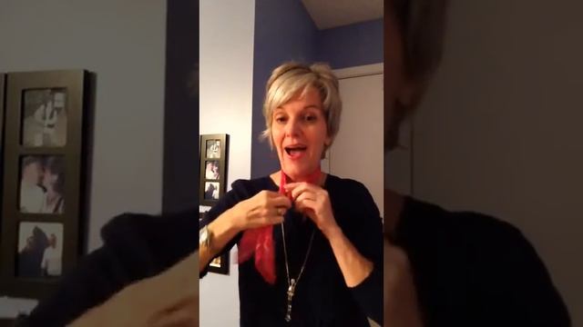 5 Ways to Tie a Small Scarf without Looking Like a Boy Scout! смотреть онлайн