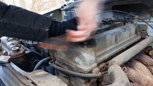 Залил свечи, пытаюсь завести двигатель смотреть онлайн