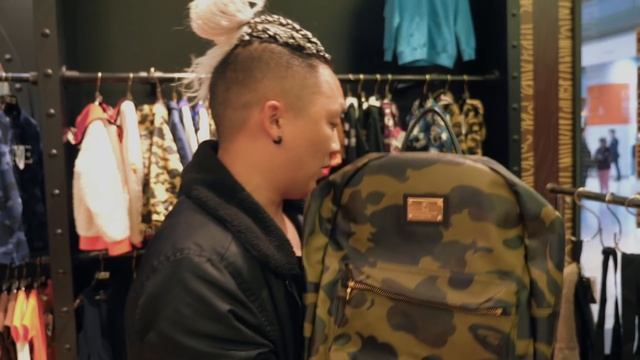 BAPE OUTLET! || HONG KONG смотреть онлайн