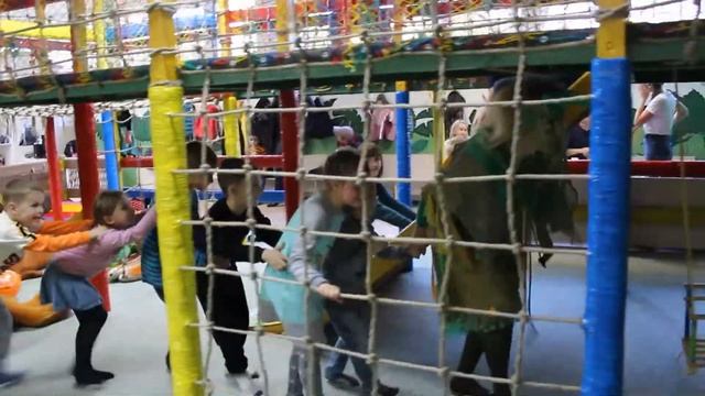 ДЕНЬ РОЖДЕНИЯ С КИКИ. ДЖУНГЛИ смотреть онлайн