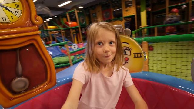 Fun Soft Play at Busfabriken Indoor Playground смотреть онлайн